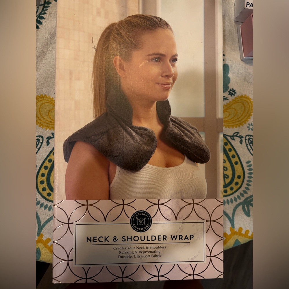 Gray Neck and Shoulder Wrap